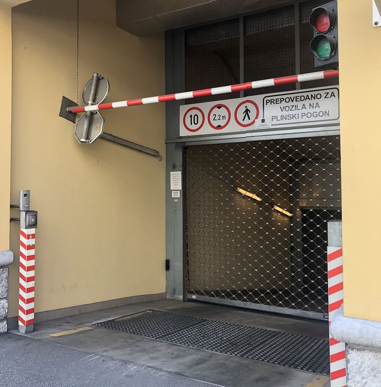 Vhod v hotelsko garažo